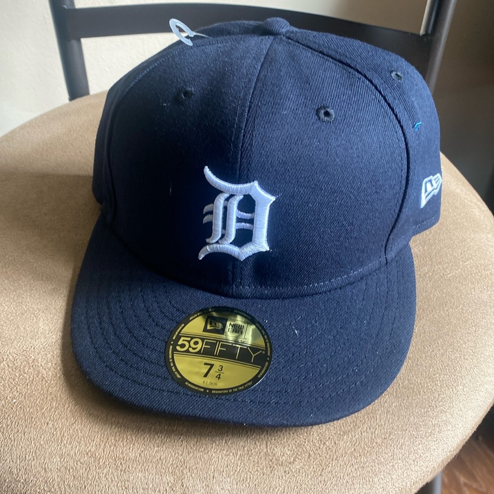 Brand New Blue Fitted Tigers hat with English D Size 7 3/4